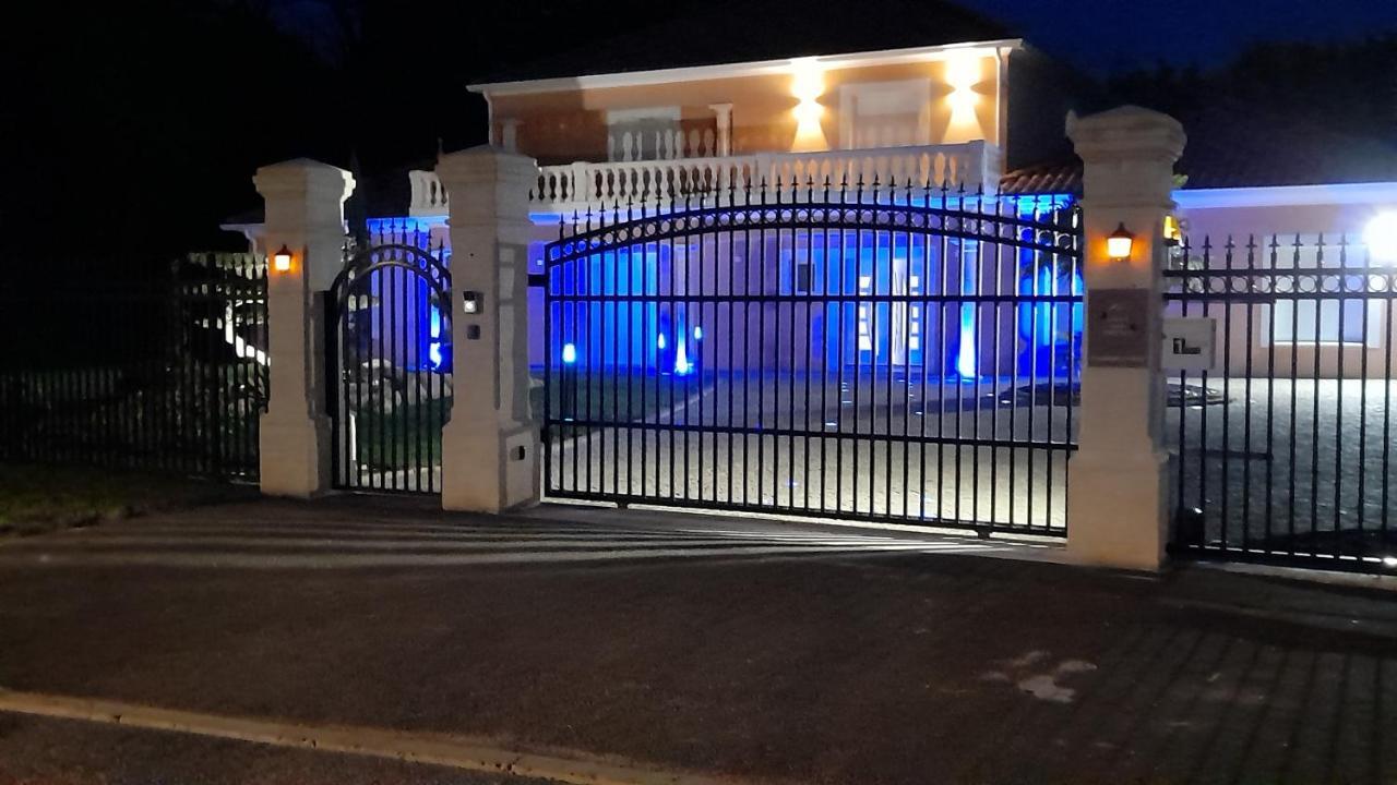 Villa Des Chenes-Adult Only Saint-Doulchard Exterior photo