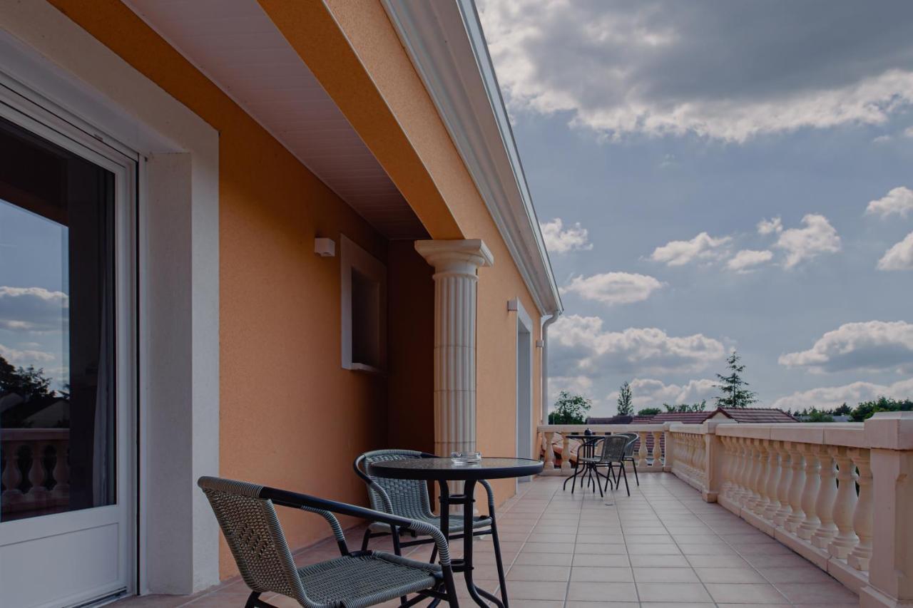Villa Des Chenes-Adult Only Saint-Doulchard Exterior photo